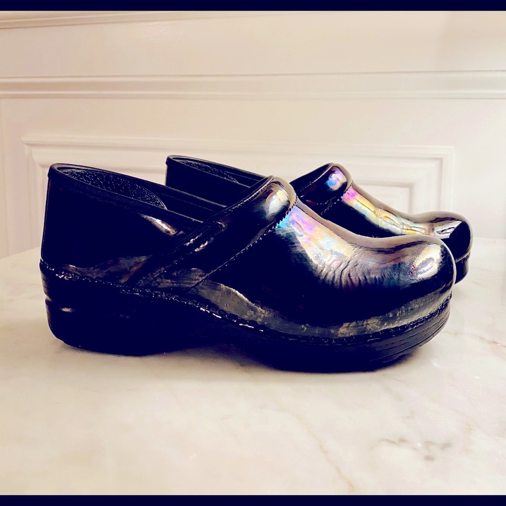 Dansko Petrol Patent Clogs. EUC 40.